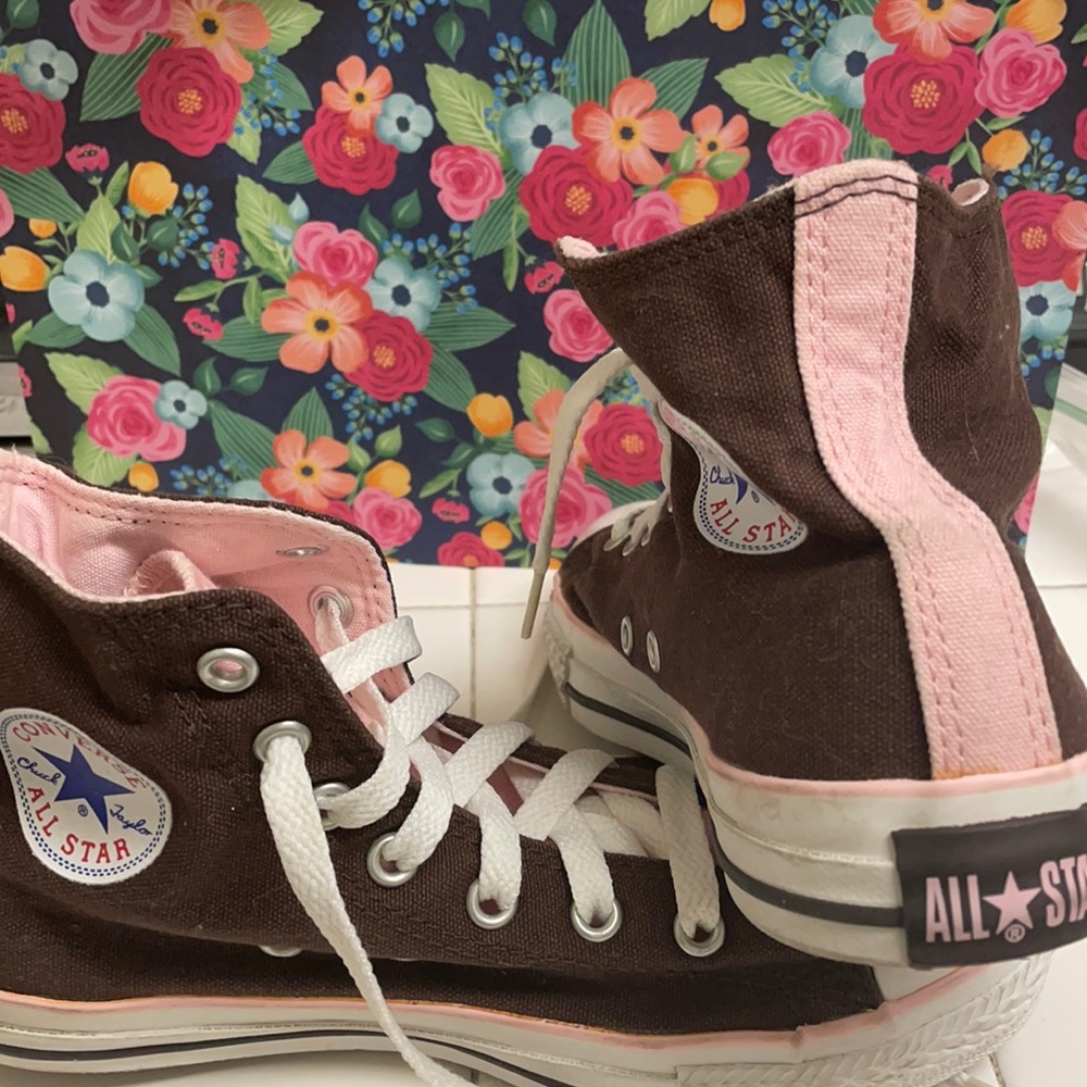 Converse brown and pink